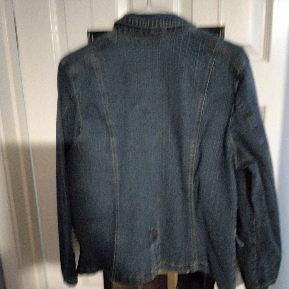 Stylish Blue Denim Jacket - Picture 2 of 3